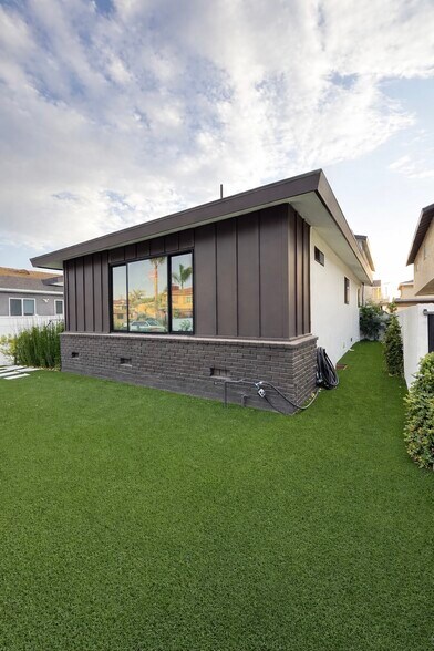 Building Photo - 12527 Cranbrook Ave