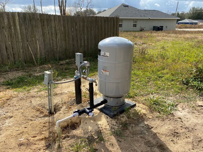 Building Photo - 3/2/2 Silver Spring Shores **Won't Last***