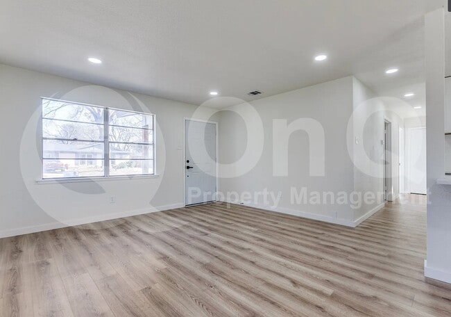 Building Photo - 1207 Crestridge Dr
