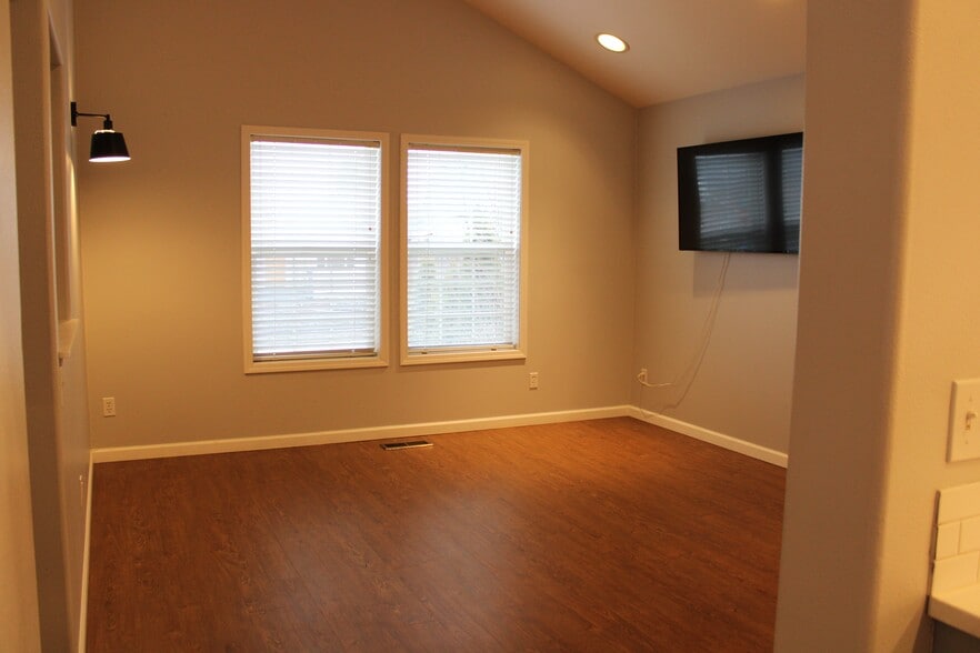 Building Photo - 244 N Emerson Ave