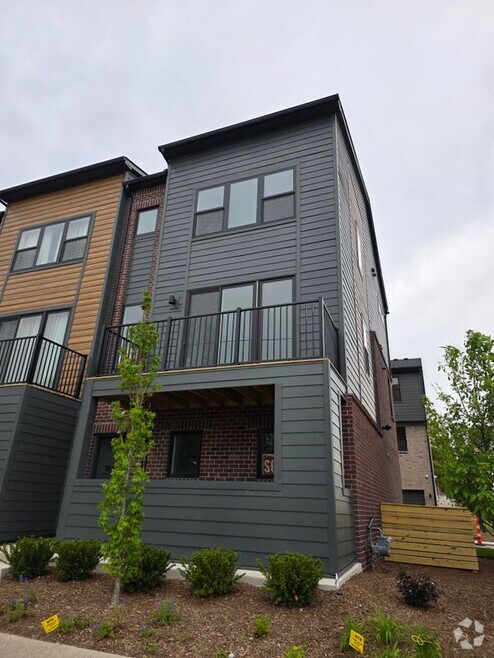 Building Photo - 3610 Trumbull