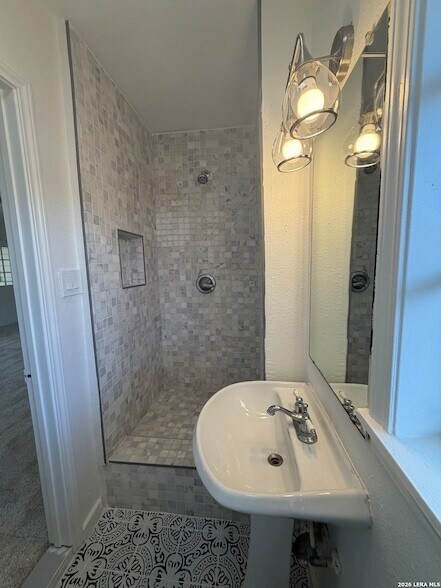 Building Photo - 543 Brightwood Pl