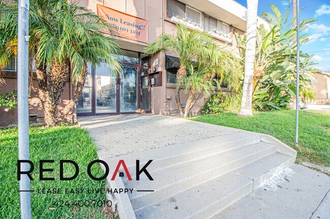 Building Photo - 15405 Vanowen St