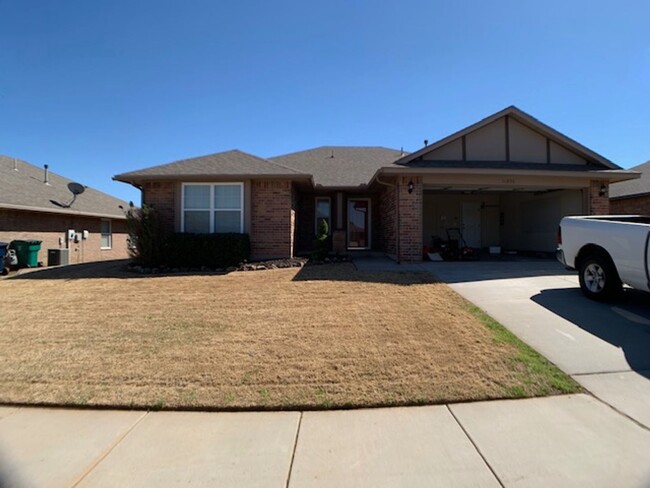 Building Photo - 3 Bed Home Yukon