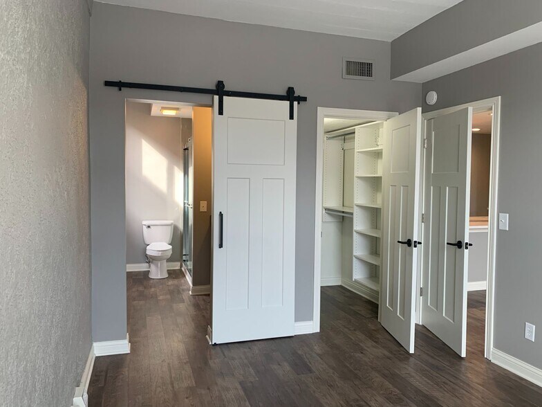 Building Photo - 112 W Washington Blvd