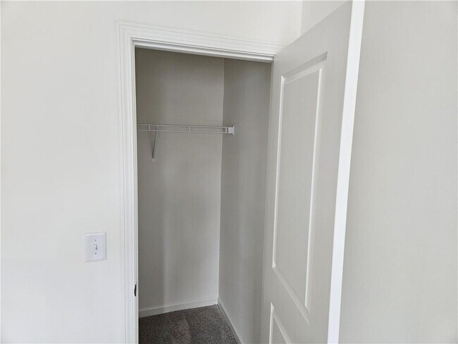 Building Photo - 326 Silverton Dr