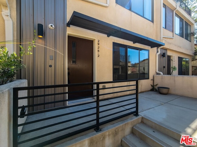 Building Photo - 2926 Rowena Ave