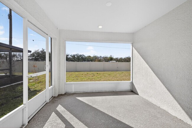 Building Photo - Single-Story 4/2 in Prime Riverview Location