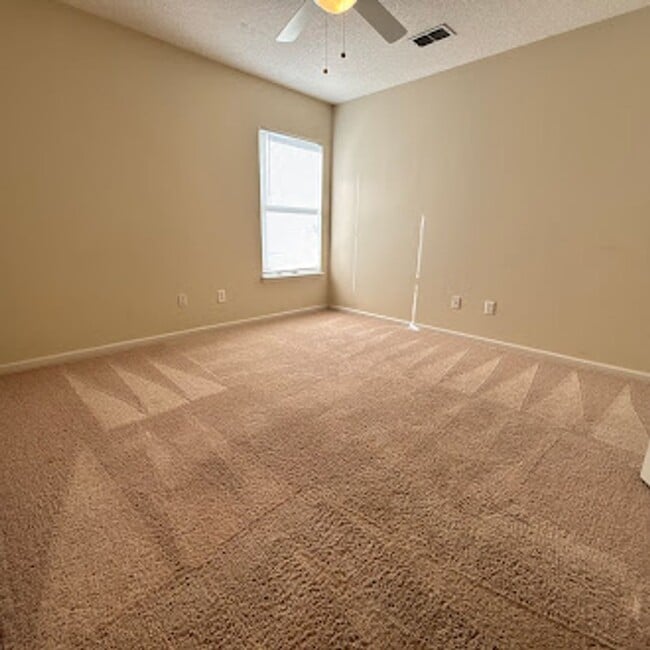 Building Photo - Spacious 3-Bed, 2-Bath Home. Patio. Amenities. Located just minutes from St Johns Town Center and...