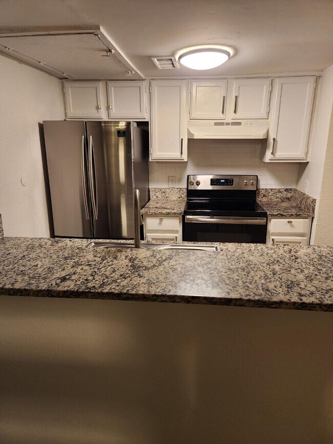 Building Photo - 4618 Country Creek Dr