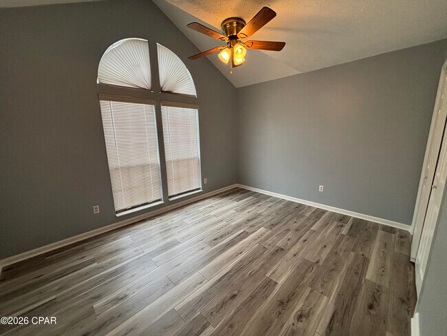Building Photo - 6903 Ross Dr