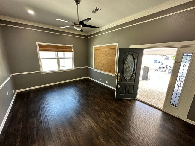 Building Photo - Make this Fairmount Showstopper Home!