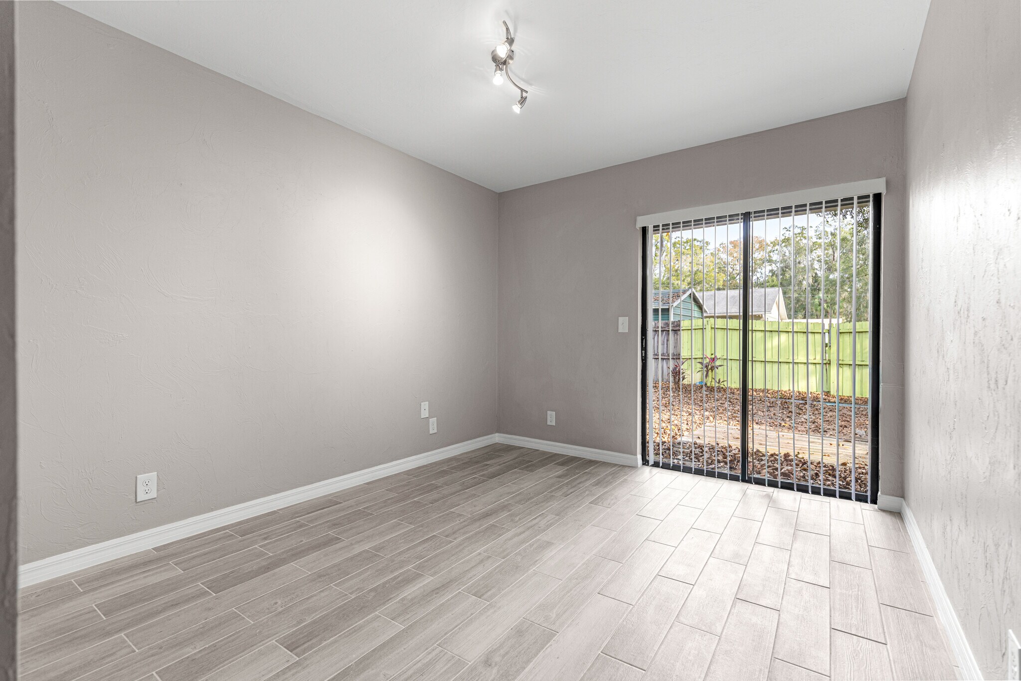 Building Photo - 4151 SE 22nd Ave