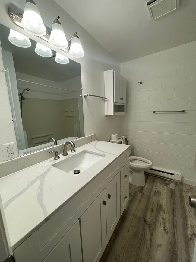 Building Photo - Moore (1321 SE 9th Ave &amp; 1320 SE 10th Ct.)