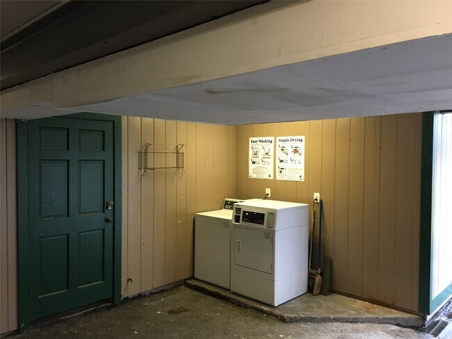 Building Photo - 7323 Lindencrest St