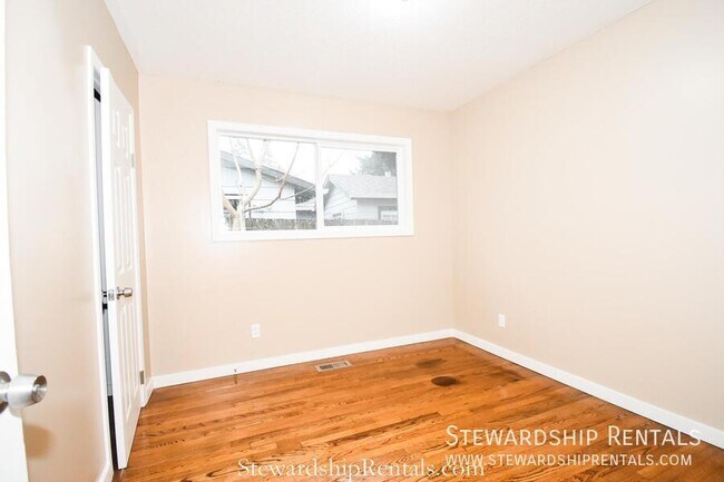 Building Photo - 11109 SE 52nd Ave