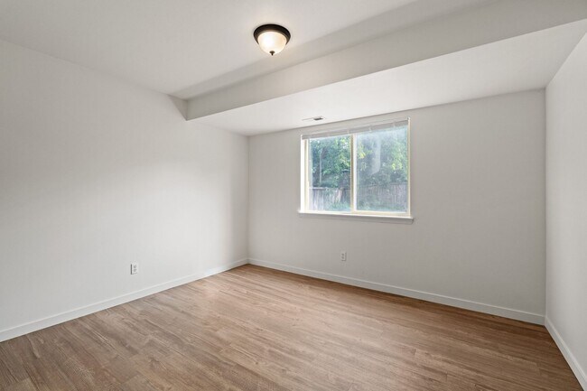 Building Photo - 3408 E 48th Ct