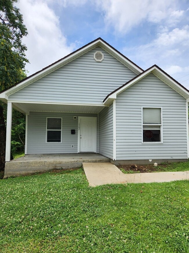 Building Photo - House for Rent