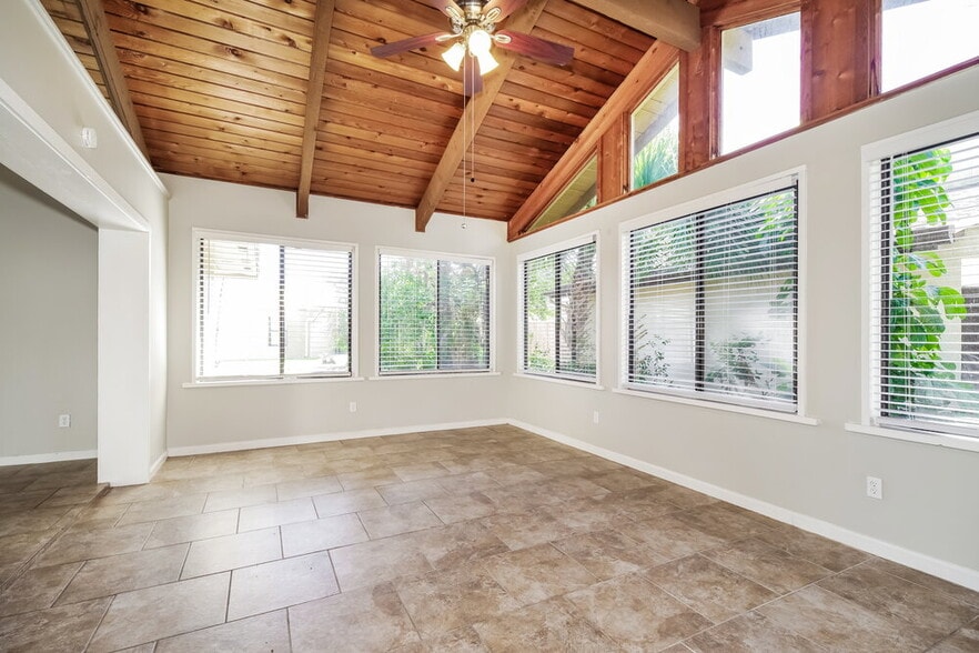 Building Photo - 225 Bayhead Dr