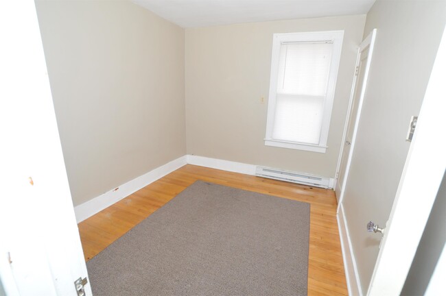 Building Photo - 407 Sanders Ave