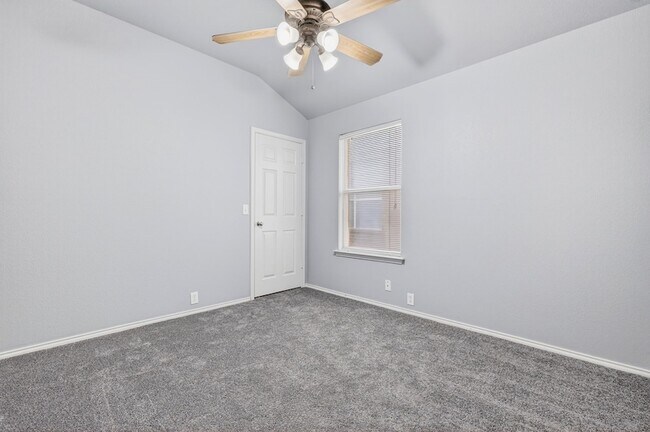 Building Photo - 2545 Prospect Hill Dr