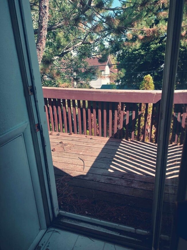 Building Photo - Charming 5 Bed, 2 bath home in the heart o...