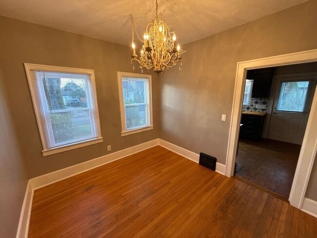 Building Photo - 1615 D St NE