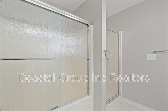 Building Photo - 2212 Lesner Crescent