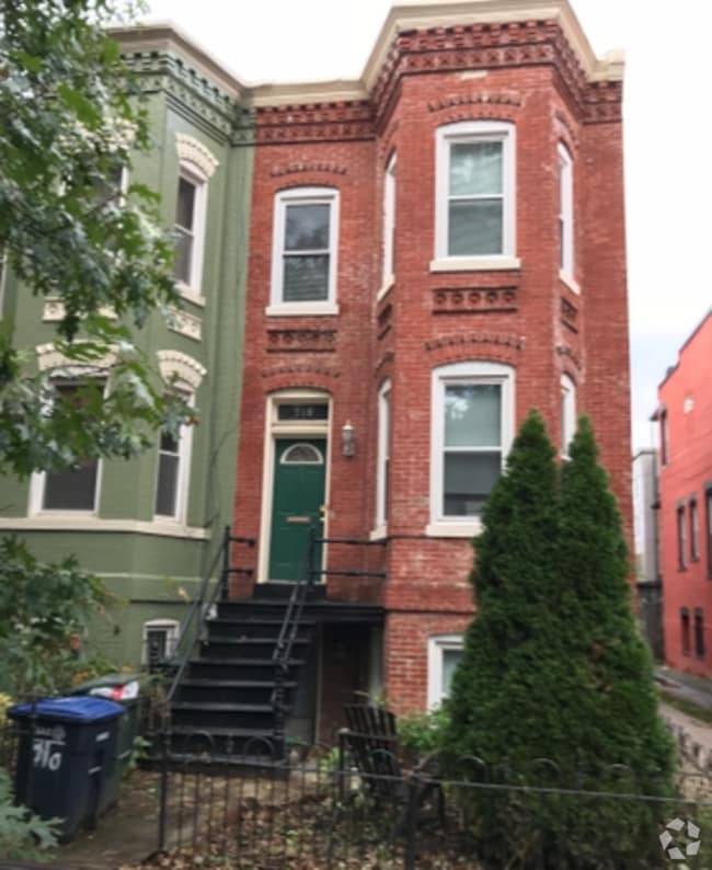 Building Photo - 710 7th St NE