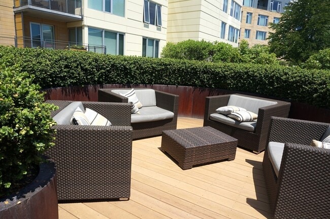 Building Photo - 10-40 Nouvelle Way