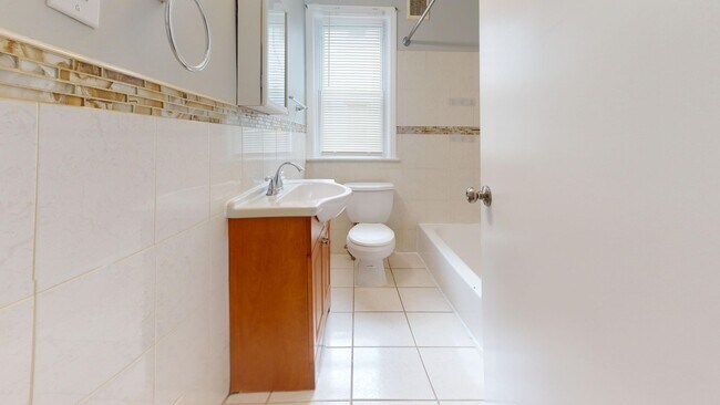 Building Photo - Beautiful Home in Northeast Philly