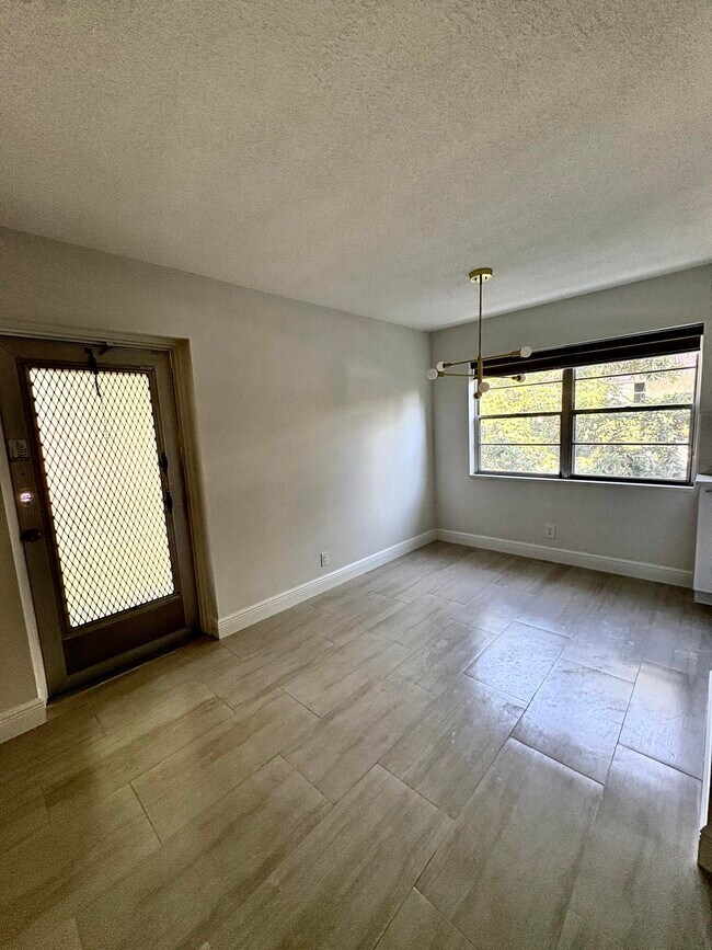 Building Photo - 244 Sheffield J