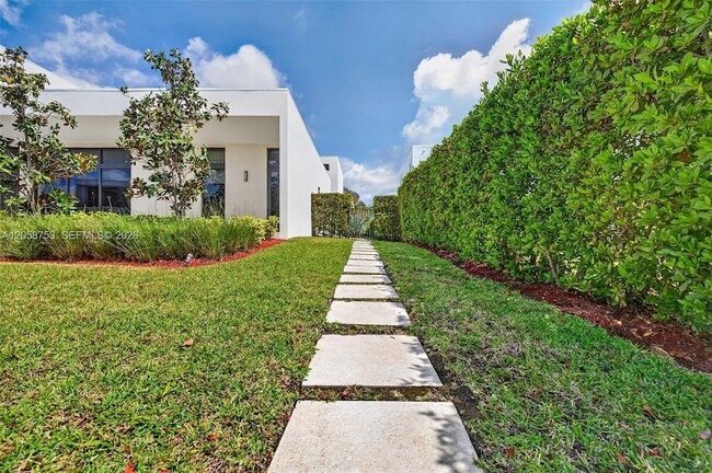Building Photo - 16709 Botaniko Dr N