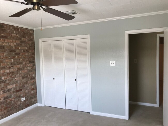 Building Photo - 212 Bell Downs Dr