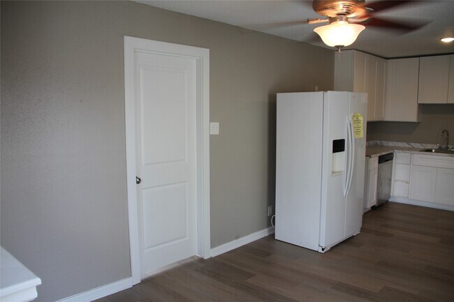 Building Photo - 5400 Sheldon St