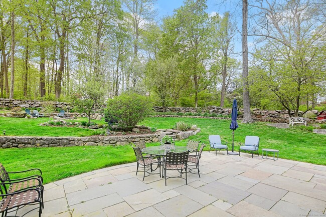 Building Photo - 61 Bittersweet Ln