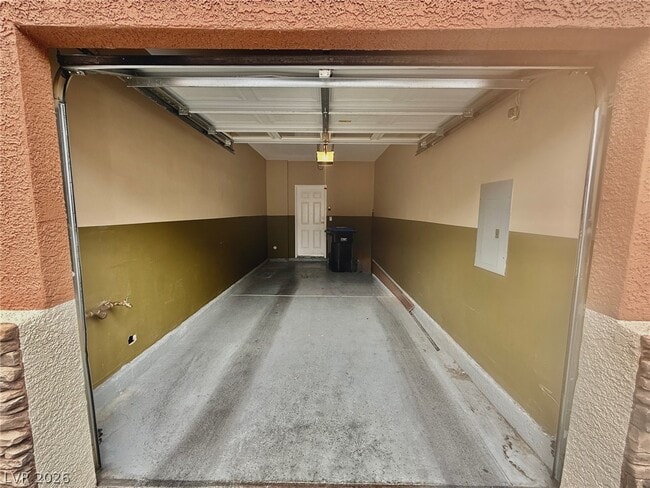 Building Photo - 9303 Gilcrease Ave