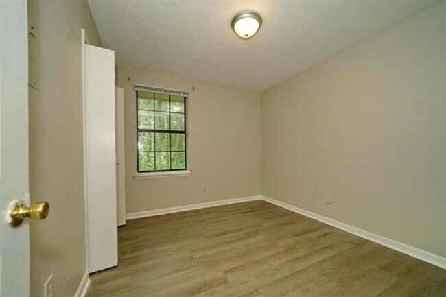 Building Photo - Charming 2BR Unit in Tallahassee