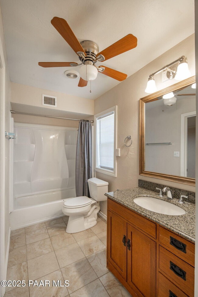 Building Photo - 847 Clubhouse Dr