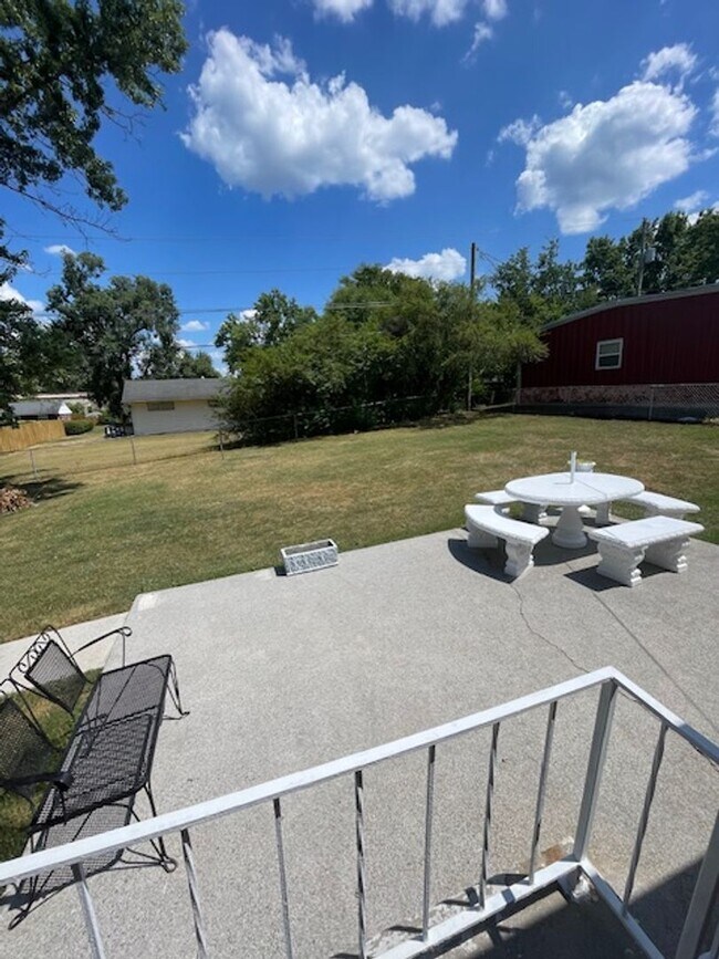 Building Photo - Maryville 37804 - 3 bedroom, 2 bath ranch home - Contact Debra Johnson (865) 591-8281
