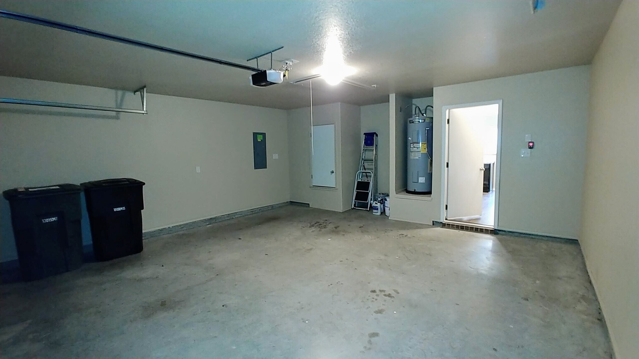 Garage - 1105 Wethersfield Ln
