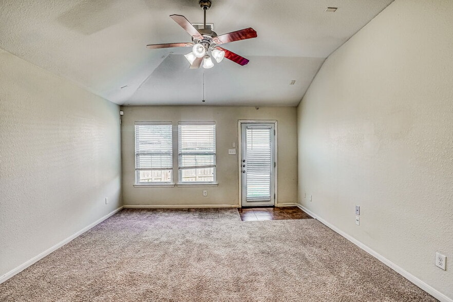 Building Photo - 2219 Diamond Crest Dr