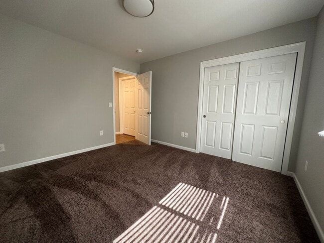 Building Photo - 921 Quail Point Ct