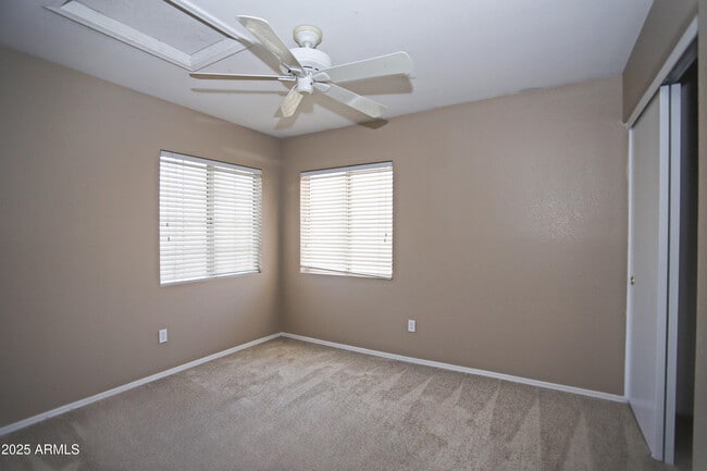 Building Photo - 842 N Naples Dr