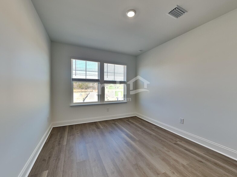 Building Photo - 5500 Front St