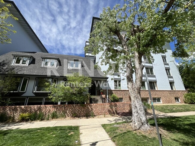 Building Photo - Beautiful 1 Bed 1 Bath in Capitol Hill (Water/sewer and Trash Utilities Included!)