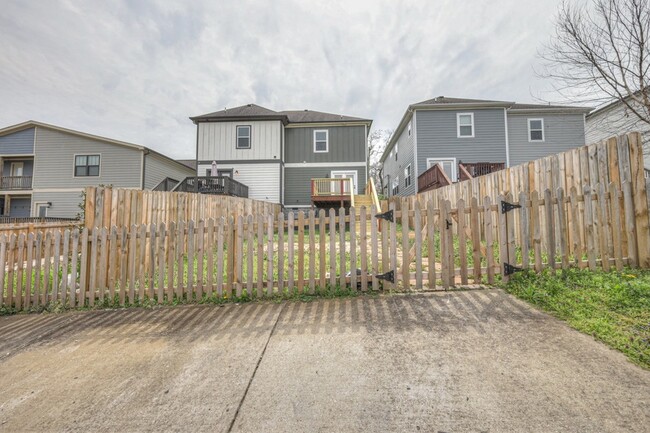 Building Photo - 1712 McKinney Ave