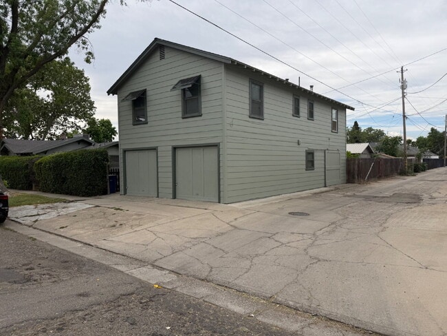 Building Photo - 1821 H St