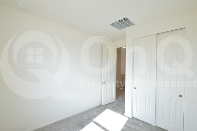 Building Photo - 816 S Strahan Pl