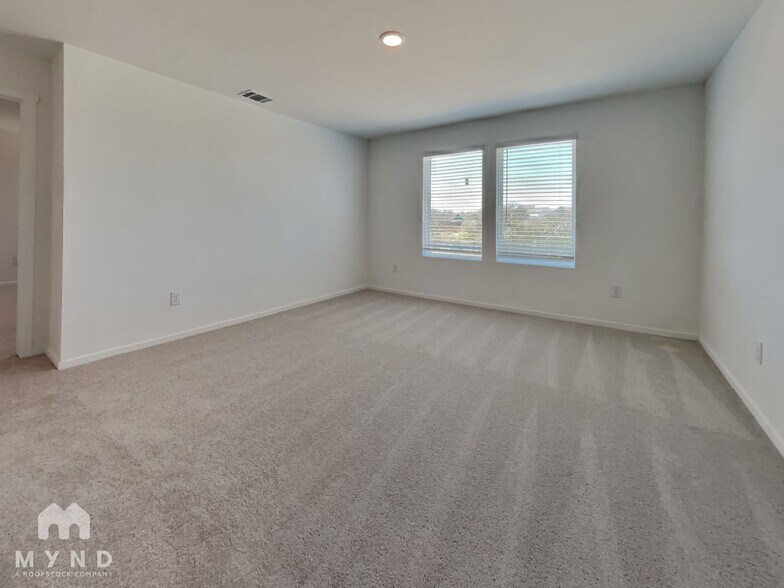 Building Photo - 539 Layne Overlook